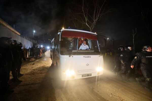 Автобусы, перевозящие эвакуированных из Китая, в Полтавской области