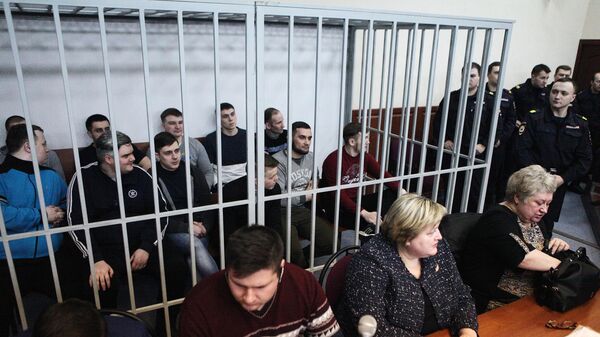 Заседание в Дзержинском районном суде Ярославля по уголовному делу против 14 обвиняемых об избиении заключенного Евгения Макарова в ярославской колонии