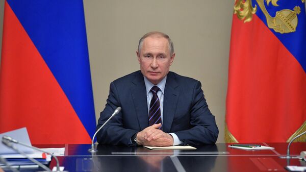 Президент России Владимир Путин на совещании с постоянными членами Совета безопасности