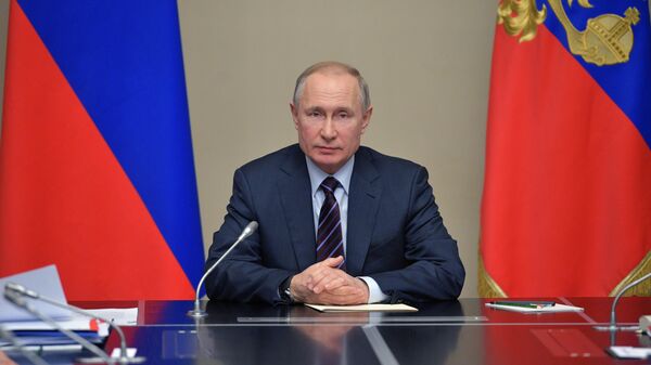 Президент России Владимир Путин на совещании с постоянными членами Совета безопасности