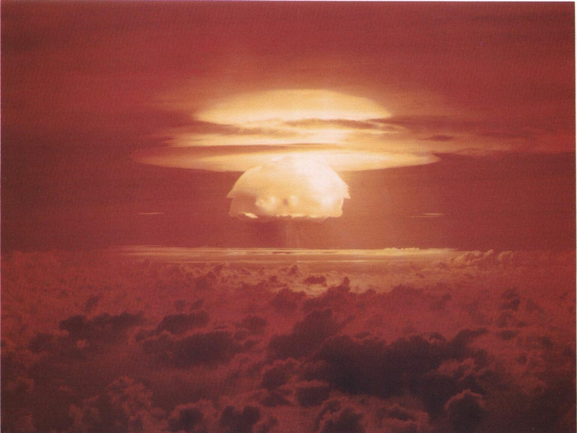 Облако, образовавшееся после взрыва Кастл Браво. 1 марта 1954  - РИА Новости, 1920, 28.03.2023