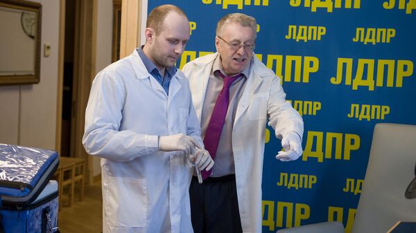 По просьбе лидера ЛДПР Владимира Жириновского Госдуму проверили на количество микробов