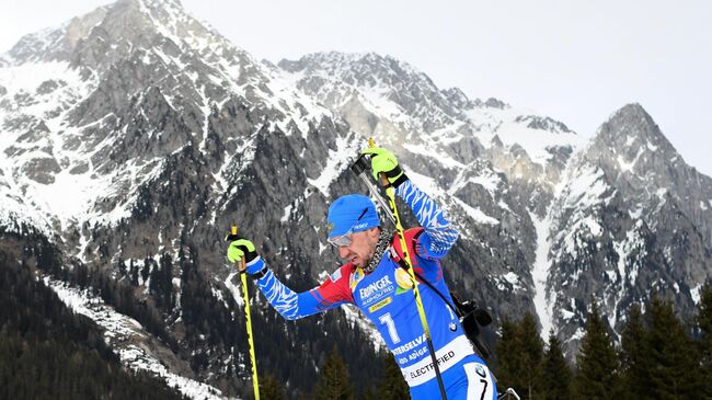 Александр Логинов на дистанции индивидуальной гонки среди мужчин на чемпионате мира по биатлону в итальянской Антерсельве