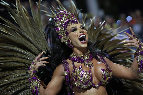 Участница карнавала в Сан-Паулу, Бразилия