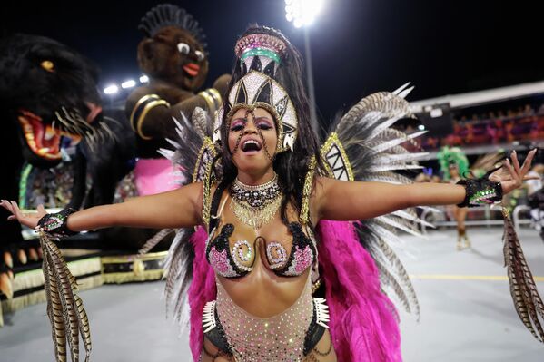 Участница карнавала в Сан-Паулу, Бразилия