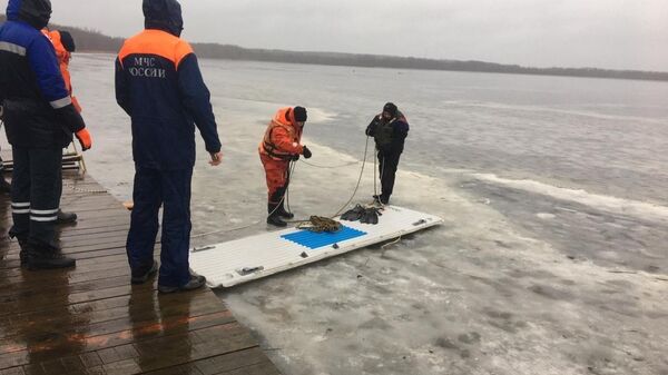 Сотрудники МЧС извлекли из озера в Выборгском районе тела трех человек