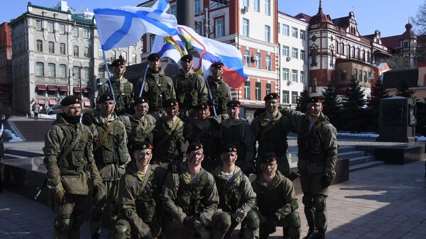 Морские пехотинцы во время праздничных мероприятий в честь Дня защитника отечества во Владивостоке