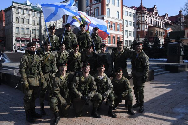 Морские пехотинцы во время праздничных мероприятий в честь Дня защитника отечества во Владивостоке
