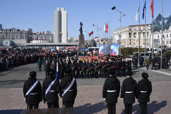 Праздничные мероприятия в честь Дня защитника отечества на центральной площади Владивостока