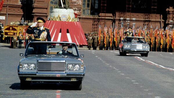 Министр обороны СССР, Маршал Советского Союза Дмитрий Тимофеевич Язов на военном параде на Красной площади