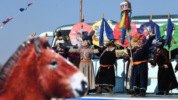 Театрализованное представление в Агинском Бурятском округе на празднике Сагаалган по случаю буддийского Нового года