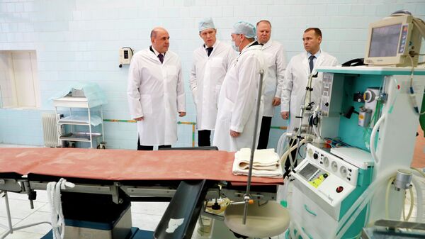 Председатель правительства РФ Михаил Мишустин во время посещения Курганской больницы скорой медицинской помощи
