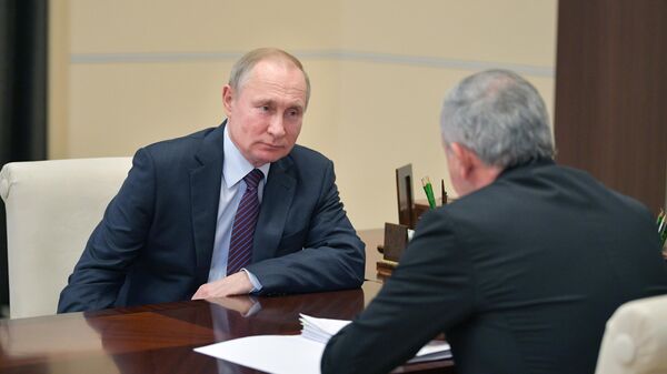 Президент РФ Владимир Путин и глава Республики Северная Осетия - Алания Вячеслав Битаров во время встречи