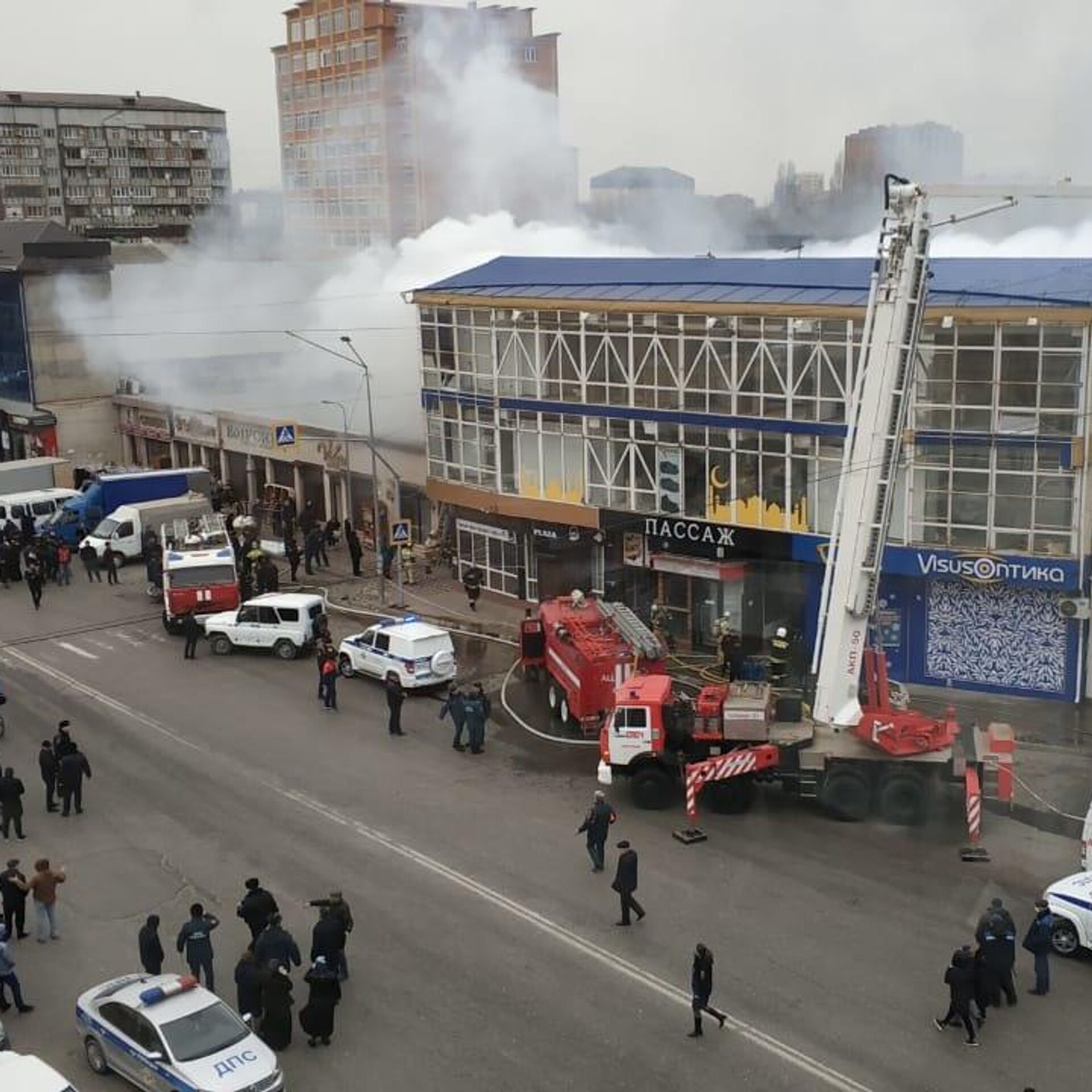 В Махачкале потушили пожар в ТЦ 