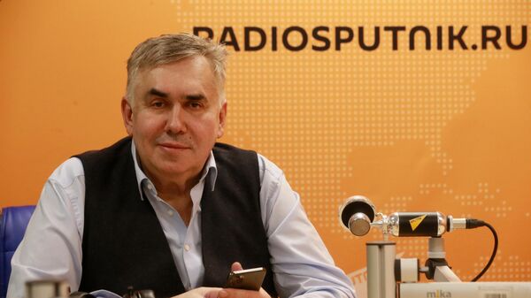 Актер Станислав Садальский во время интервью в студии радио Sputnik в Москве