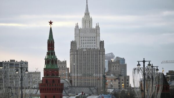 Здание Министерства иностранных дел России на фоне Кремля