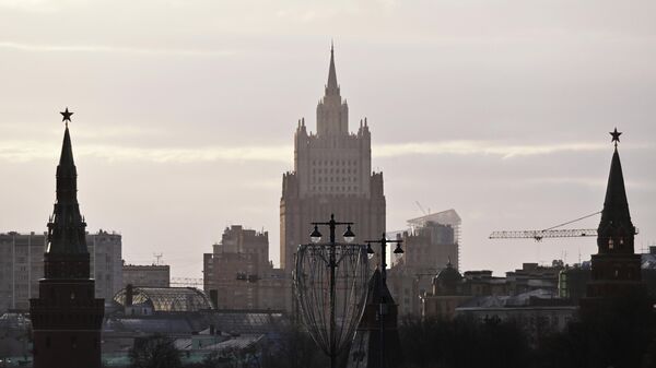 Московский Кремль и здание Министерства иностранных дел