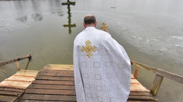 Священнослужитель на праздновании Крещения во Львовской области