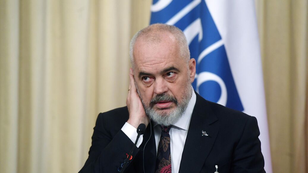 Премьер Албании слушал выступление Зеленского, схватившись за голову