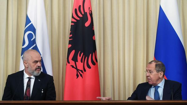 Министр иностранных дел РФ Сергей Лавров и премьер-министр, министр европейских и иностранных дел Республики Албания, действующий председатель ОБСЕ Эди Рама