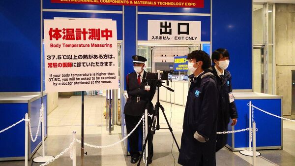 Камеры на входе в выставочный комплекс Макухари мессе в японском городе Тиба, фиксирующие температуру посетителей