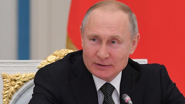 Президент РФ Владимир Путин проводит встречу с рабочей группой по подготовке предложений о внесении поправок в Конституцию РФ