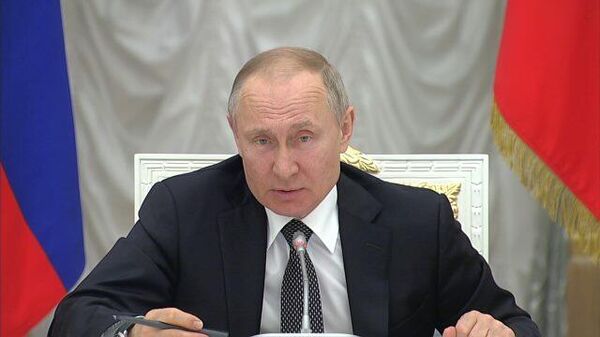 Кто-то хочет украсть у нас Победу?: Путин об исторической правде