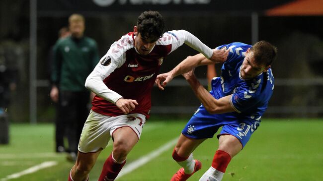 Sporting Braga's Portuguese forward Francisco Trincao (L) challenges Rangers' Croatian defender Borna Barisic during the UEFA Europa League round of 32 second leg football match between SC Braga and Rangers at the Municipal stadium in Braga on February 26, 2020. (Photo by MIGUEL RIOPA / AFP)