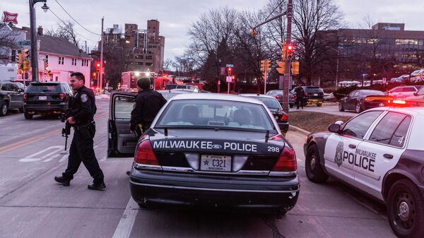 Полиция на месте стрельбы в Милуоки, штат Висконсин. 26 февраля 2020