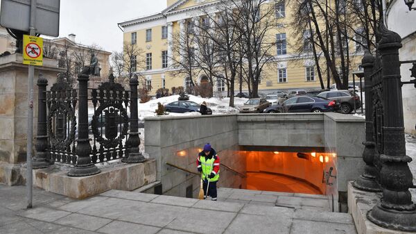 Подземный переход на Моховой улице перед зданием факультета журналистики Московского государственного университета имени М. В. Ломоносова