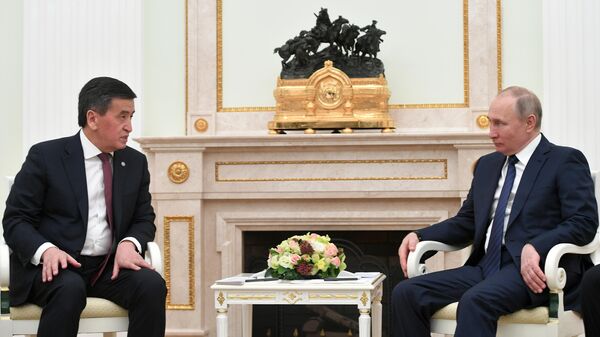 Президент РФ Владимир Путин и президент Киргизии Сооронбай Жээнбеков во время встречи