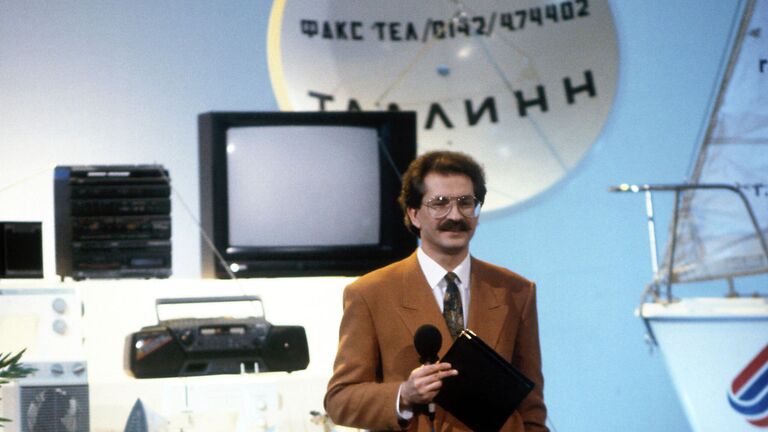 Владислав Листьев - ведущий капитал-шоу Поле чудес на Центральном телевидении