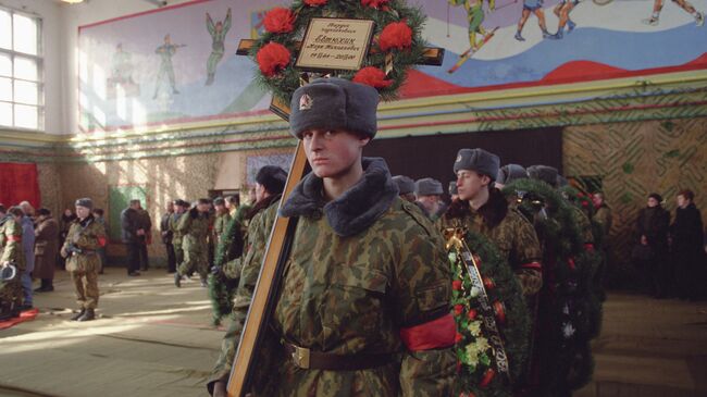 Похороны воинов-десантников 104-го парашютно-десантного полка 76-й гвардейской Псковской дивизии, погибших в бою с чеченскими боевиками у высоты 776