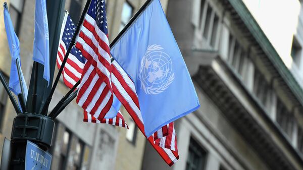 Флаги ООН и США в Нью-Йорке