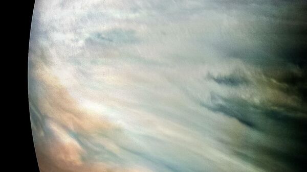 Густые белые облака на Юпитере