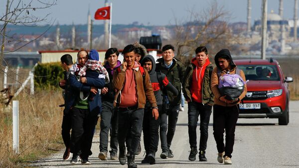 Мигранты в районе турецкого пограничного перехода Пазаркуле на границе с Грецией