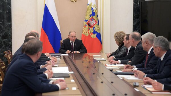 Президент РФ Владимир Путин на совещании с постоянными членами Совета безопасности РФ