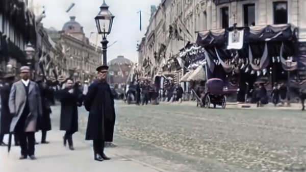 Нейросеть раскрасила видео 1896 года о Москве 