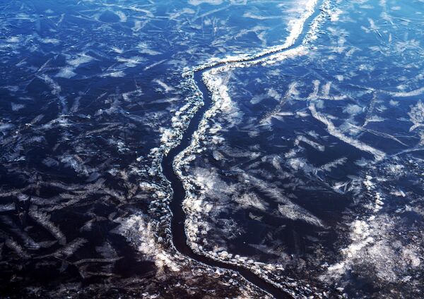 Тонкий лёд на Онежском озере в районе Петрозаводска