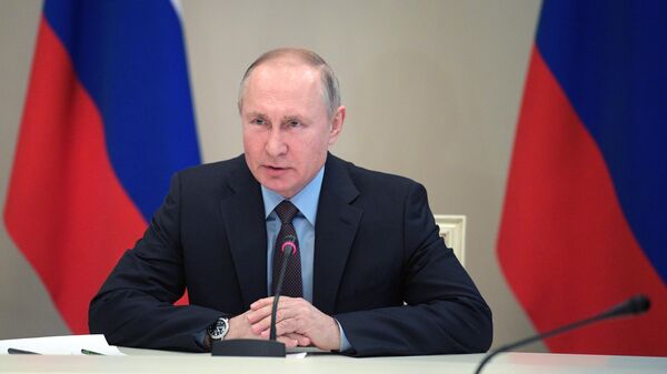 Президент РФ Владимир Путин проводит совещание по наиболее актуальным международным проблемам
