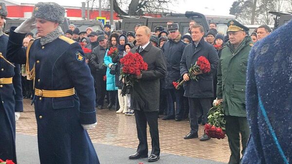 Президент России Владимир Путин принимает участие в памятных мероприятиях в Пскове по случаю 20-летия с момента трагедии в Аргунском ущелье