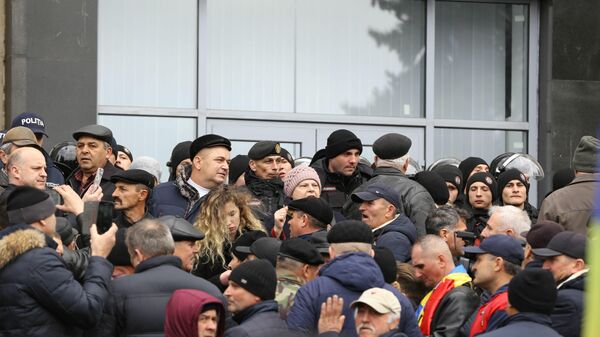 Протест у здания правительства Молдовы. 2 марта 2020