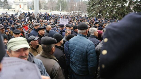 Протест у здания правительства Молдовы. 2 марта 2020
