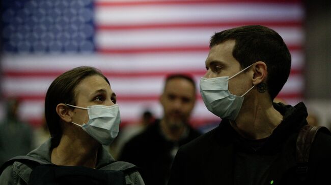 Американцы в медицинских масках