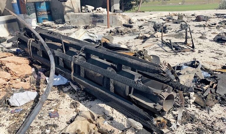 Место атаки по грузовику сирийской армии с боеприпасами в районе Саракеб в Сирии Место атаки по грузовику сирийской армии с боеприпасами в районе Саракеб в Сирии