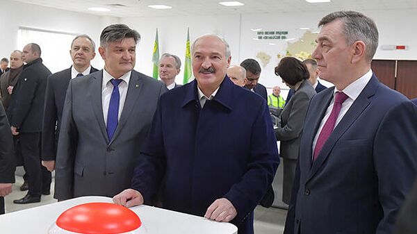 Александр Лукашенко и Юрий Назаров (справа)