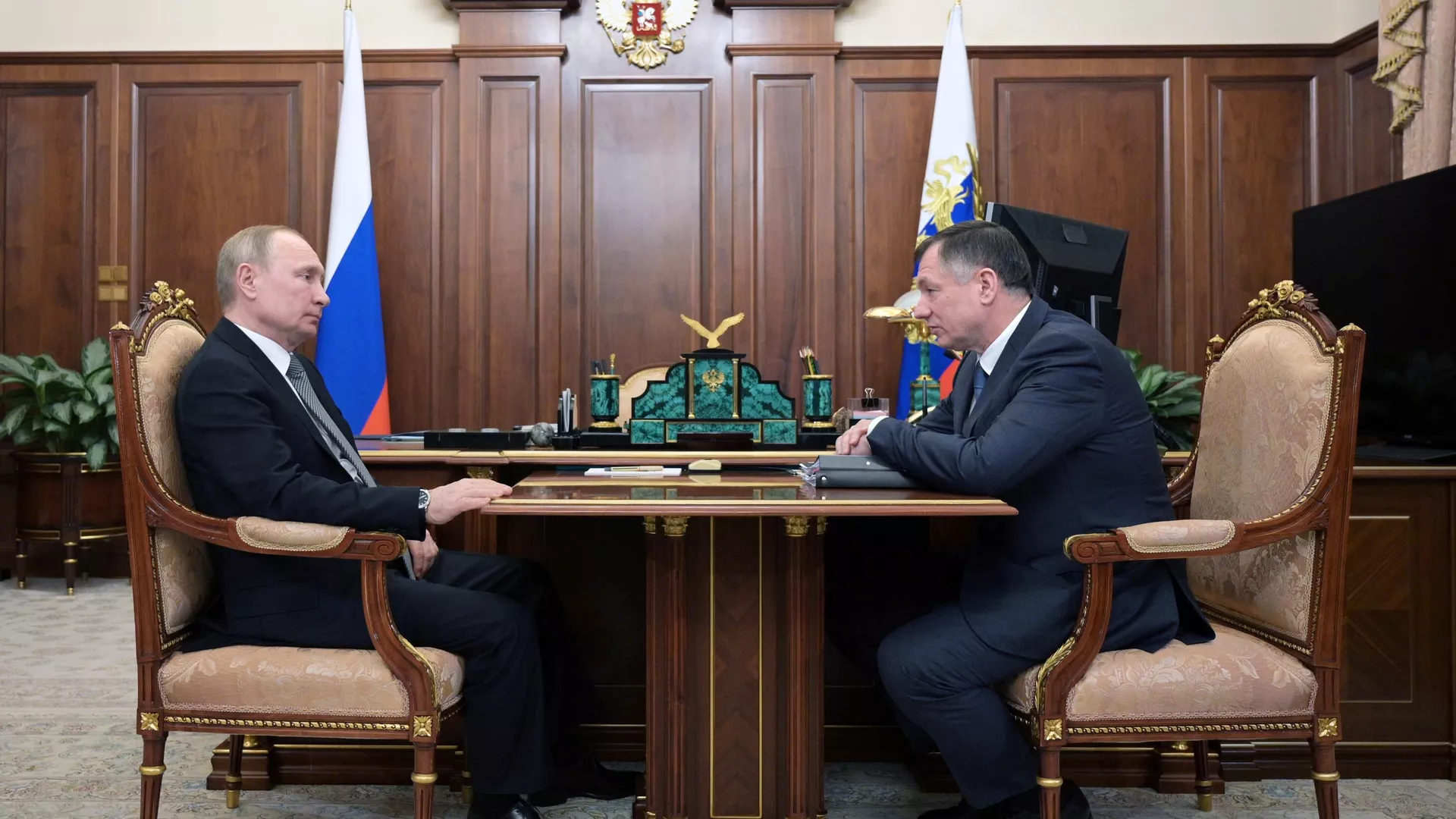  Владимир Путин и заместитель председателя правительства РФ Марат Хуснуллин во время встречи - РИА Новости, 1920, 29.12.2020
