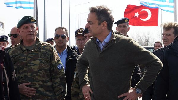 Премьер-министр Греции Кириакос Мицотакис на турецко-греческой границе