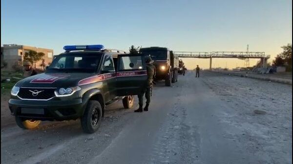 Кадры патрулирования российской военной полицией города Саракеб в провинции Идлиб