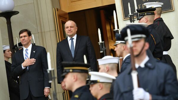 Министр обороны США Марк Эспер и министр обороны Эстонии Юри Луйк в Пентагоне в Вашингтоне. 3 марта 2020